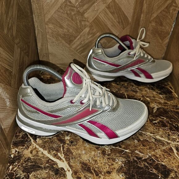 Reebok women's easytone toning walking shoe size 7. 031 - Picture 4 of 10